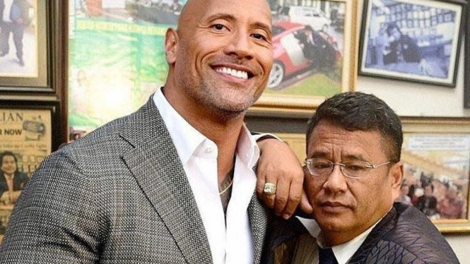 Foto Rekayasa Hotman Paris dan Dwayne Johnson