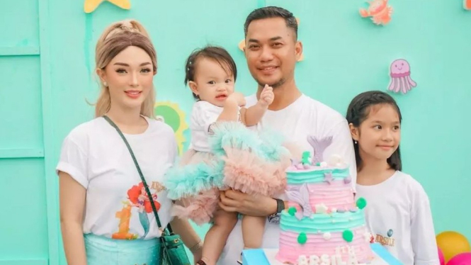 Keluarga Zaskia Gotik