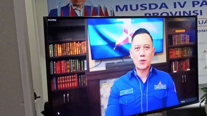 Ketua Umum Partai Demokrat Agus Harimurti Yudhoyono alias AHY saat menyampaikan semangat secara virtual terhadap Musyawarah Daerah Demokrat Papua Barat, Selasa, Selasa, 9 November 2021.