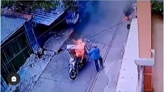 Viral Gerobak Motor Tukang Bakso Terbakar
