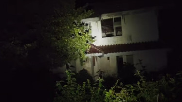 Kisah Misteri Rumah Terbengkalai di Tengah Pemakaman Umum