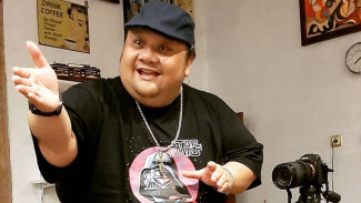 Rony Dozer Ditemukan Meninggal di Teras Dalam Posisi Duduk