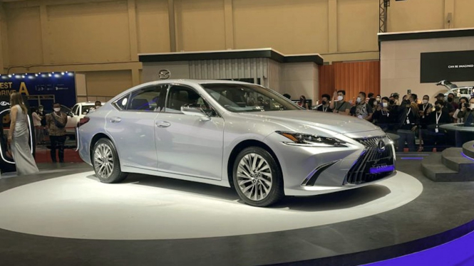 Peluncuran Lexus ES Hybrid di GIIAS 2021