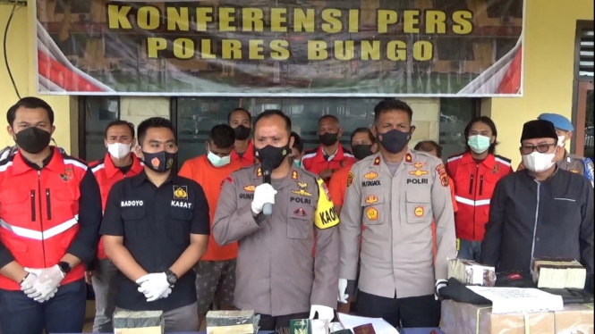 Polisi berhasil menangkap sindikat pencuri buku nikah di Jambi.