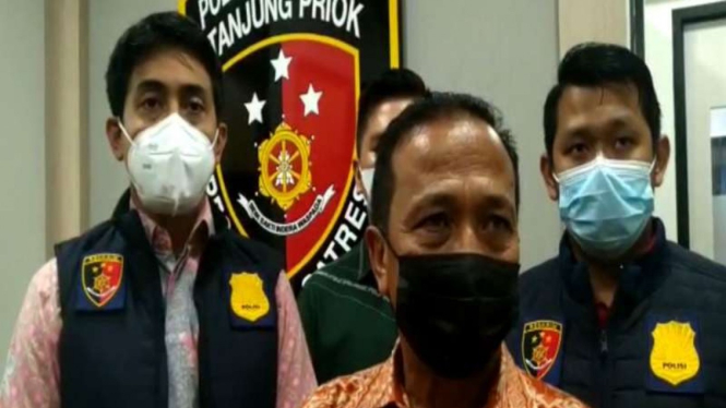 Kasat Reskrim Polres Pelabuhan Tanjung Priok, AKP Sang Ngurah Wiratama (kiri)