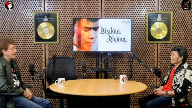 Rhoma Irama berbincang dengan Ahmad Albar