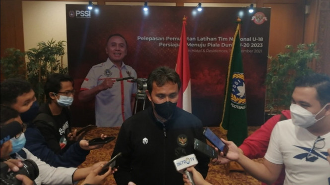 Asisten pelatih Timnas Indonesia U-18, Bima Sakti Tukiman. 