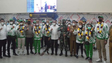  Gubernur Sumut, Edy Rahmayadi menyambut kedatangan para atlet di Kota Medan