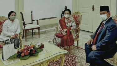 Megawati, Prabowo dan Puan Maharani berbicara di ruang VVIP di Istana Negara