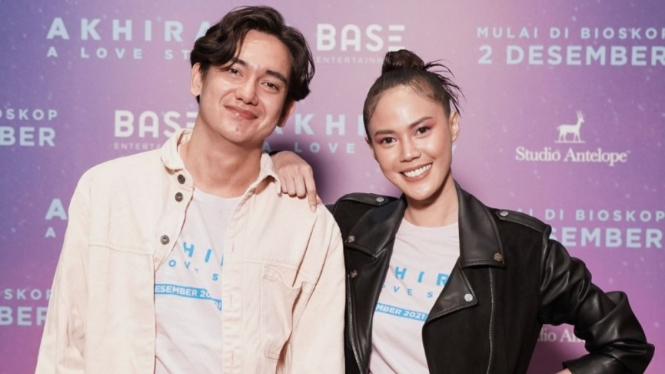 Adipati Dolken dan Della Dartyan.