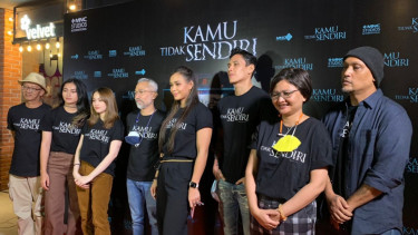 Pemain dan kru film Kamu Tidak Sendiri.