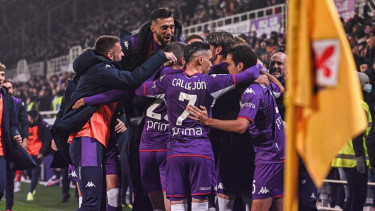 Pemain Fiorentina merayakan gol ke gawang AC Milan