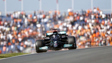 Pebalap Mercedes, Lewis Hamilton