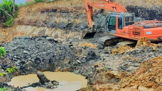 Lokasi penemuan bom udara sisa perang dunia kedua yang diduga masih aktif di Tarakan, Kalimantan Utara, Minggu, 21 November 2021.