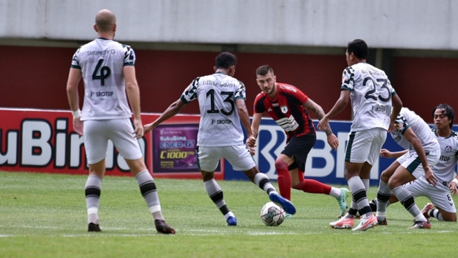 Pertandingan Persipura vs Tira Persikabo