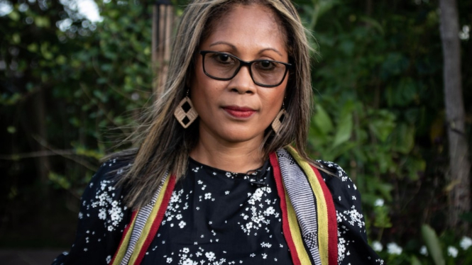Maria Jose adalah salah satu di antara remaja yang berbaris ke pemakaman Santa Cruz. (ABC News: Felicity James)