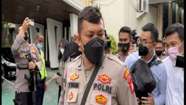 JPU (baju biru) kasus penganiayaan WNA dikawal ketat kepolisian