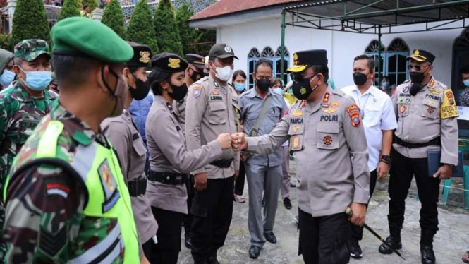 Kapolda Sumut Irjen Panca Putra Simanjuntak meninjau Pilkades di Tapanuli Utara