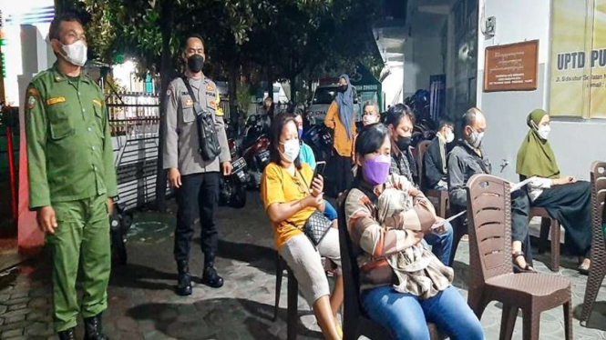 Vaksinasi massal di Solo dilakukan malam hari