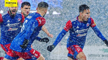 Egy Maulana Vikri merayakan gol perdananya bersama FK Senica. 
