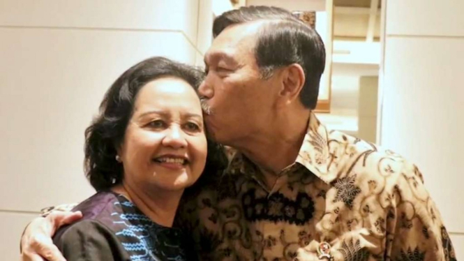 Menko Marves Luhut Pandjaitan dan istri Devi Pandjaitan Br Simatupang.