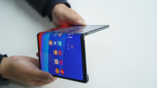 Ponsel lipat Oppo Find N 5G.