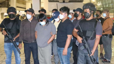 Bandar narkoba penabrak polisi di Cirebon, yang sempat buron, dibekuk.