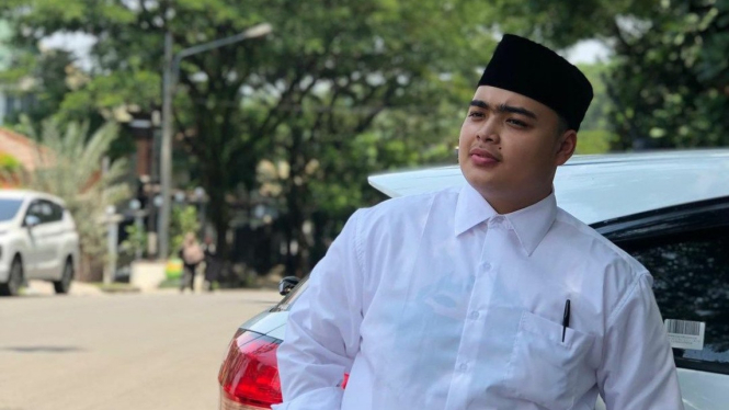 Ameer Azzikra dengan mobil Honda HR-V