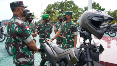 Penyerahan motor operasional ke Kodam XVII/Cendrawasih.