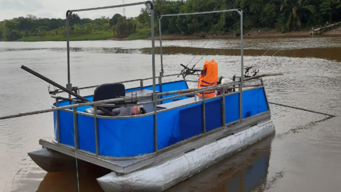 Pontoon Boat di Sungai Siak, Pekanbaru.