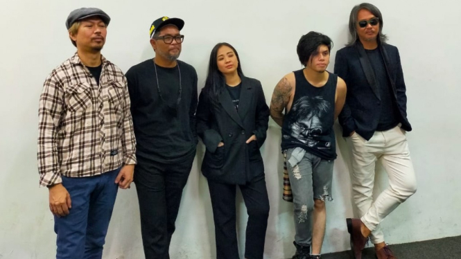 Band Cokelat X Astrid