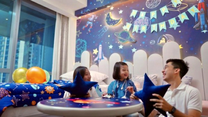 Suasana hotel tematik di Surabaya