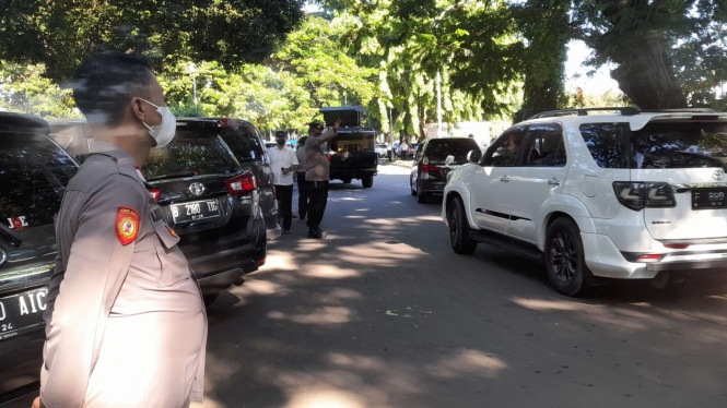 Polisi Bubarkan Massa Reuni 212 di Gambir