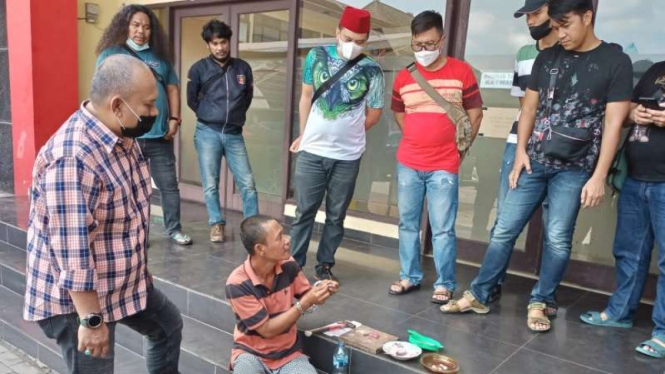 Praktik pembuatan narkotika jenis pil ekstasi atau inex ilegal di Palembang.