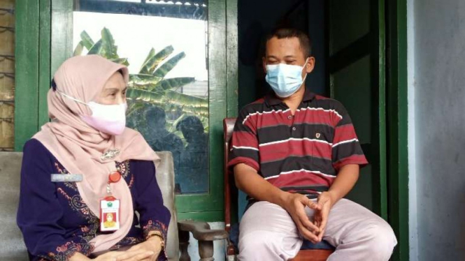 Joko sempat buta setelah disuntik vaksin pertama AstraZeneca.