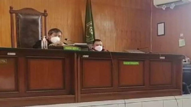 Sidang KDRT seorang istri terhadap suaminya di PN Karawang.