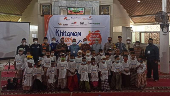 Bakrie Amanah dan Yatim Mandiri menggelar khitanan ceria di Bandar Lampung