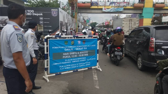 Suasana ganjil genap di Depok.