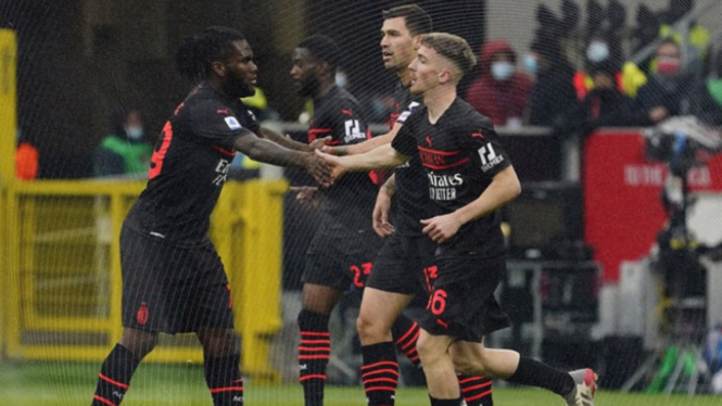 Selebrasi pemain AC Milan usai bobol gawang Salernitana