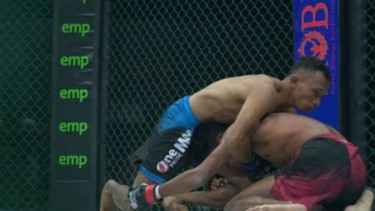 Duel Budi Setiawan vs Taufik Akbar Polontalo