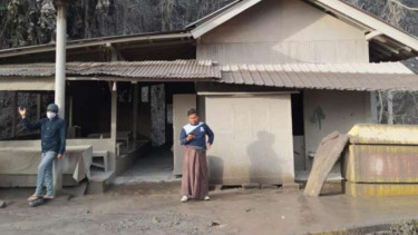 Warga terdampak erupsi Gunung Semeru.