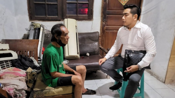 Kakek Ng Je Ngay (kiri), menyurati Kapolda Metro Jaya,  Fadil Imran, meminta perlindungan hukum karena jadi korban mafia tanah.
