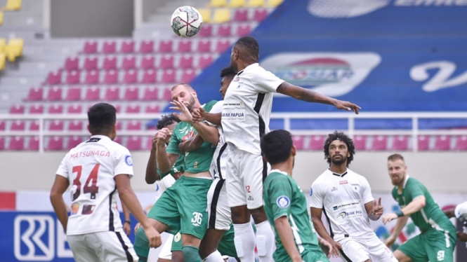 Pertandingan PSS vs Persipura