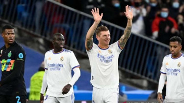 Pemain Real Madrid rayakan gol Toni Kroos.
