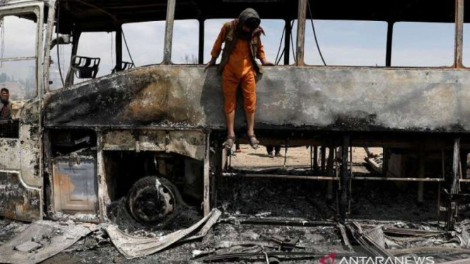 Ilustrasi bus terbakar