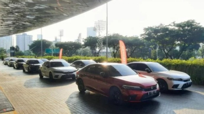 Honda Civic RS sedan.