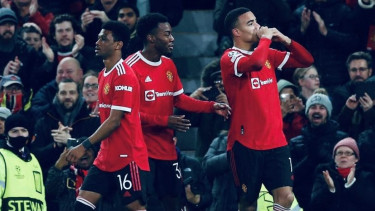Pemain Manchester United merayakan gol