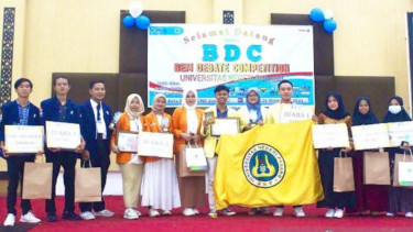 UNP Juara Lomba Debat Bahasa Indonesia