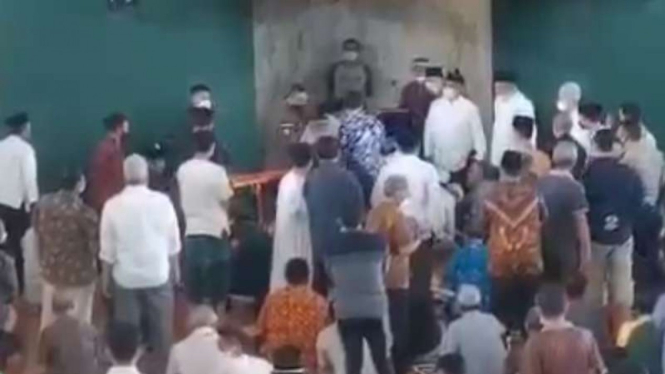  Wali Kota Bandung, Oded M. Danial meninggal dunia saat salat Jumat.
