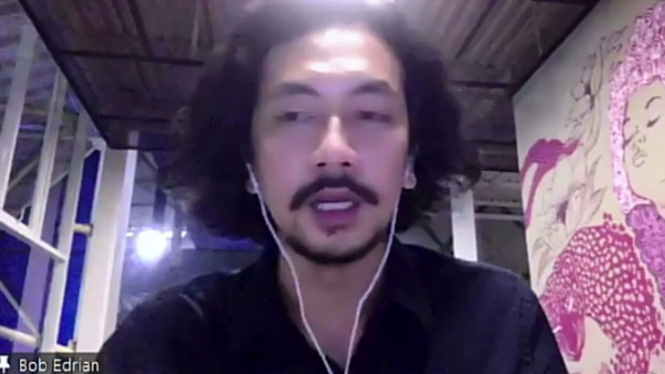 Bob Edrian, seorang kurator dan penulis, di Seri Kuliah Korea-Indonesia